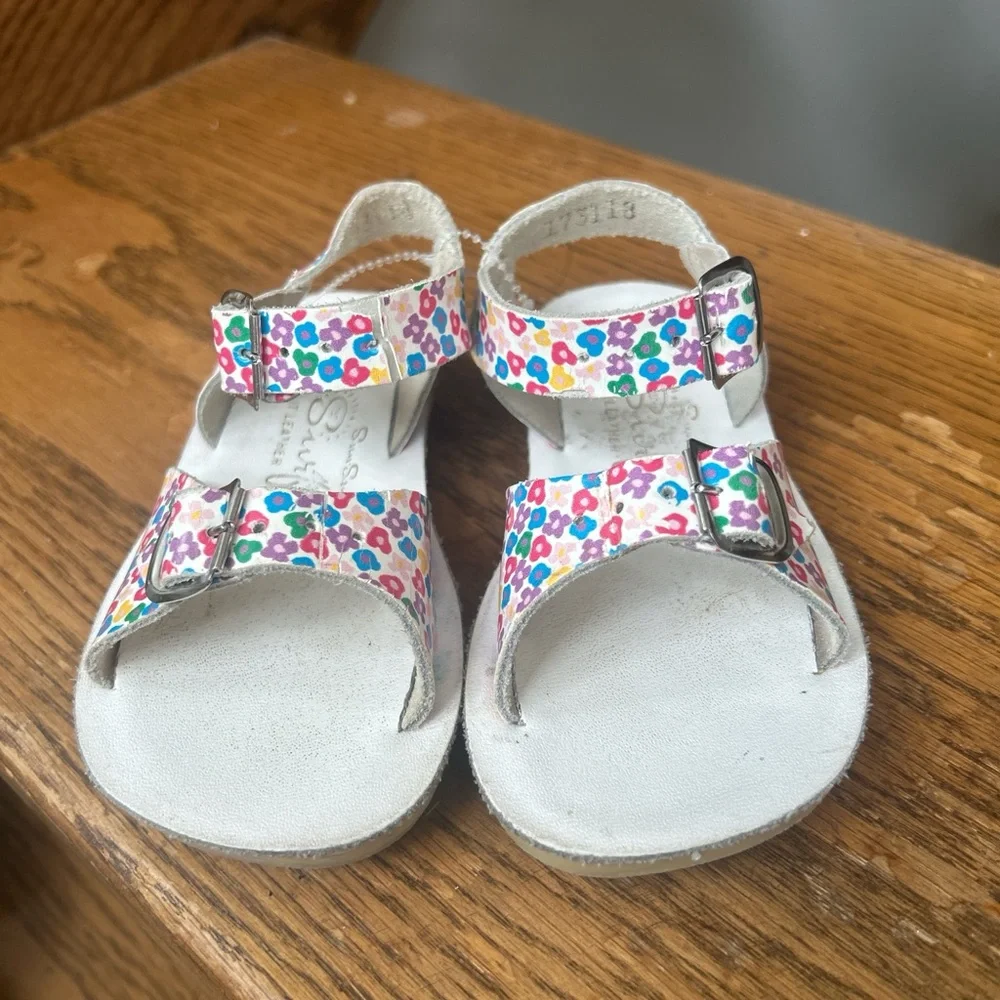 Salt Water Sandals by Hoy Shoe Surfer Sandal toddler girls size 7 white Floral